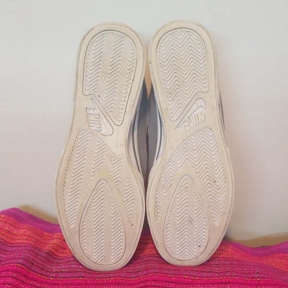 NIKE SHOES - Picture 4 of 6